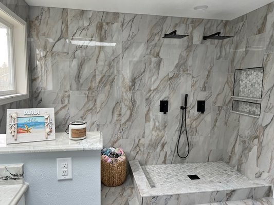Bathroom Remodels - Transform Your Kitchen & Bathroom in Tacoma
Upgrade your space with our expert kitchen and bathroom remodeling services. We handle cabinetry, new countertops, plumbing, tiling, and lighting—every detail is managed with care and precision. Serving the Tacoma area, Honest 1 Construction helps you bring your dream kitchen or spa-like bathroom to life efficiently and affordably. Bathroom Remodels - Transform Your Kitchen & Bathroom in Tacoma
Upgrade your space with our expert kitchen and bathroom remodeling services. We handle cabinetry, new countertops, plumbing, tiling, and lighting—every detail is managed with care and precision. Serving the Tacoma area, Honest 1 Construction helps you bring your dream kitchen or spa-like bathroom to life efficiently and affordably.