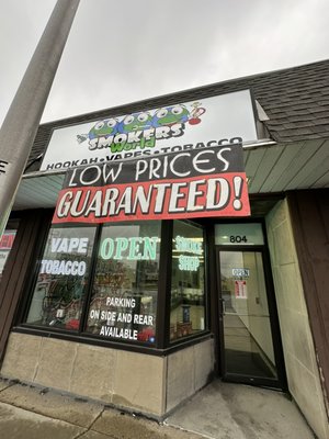 Low prices guaranteed at Smokers World - We have the lowest prices in all of Illinois, we want our community to be happy with our prices and never be over charged! Low prices guaranteed at Smokers World - We have the lowest prices in all of Illinois, we want our community to be happy with our prices and never be over charged!