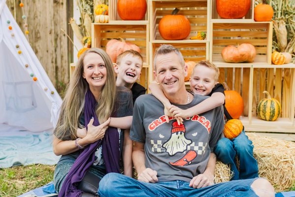 Seasonal Mini Sessions - I specialize in themed minis for every season!

Fall: Pumpkin patch minis
Winter: Holiday Minis with or without Santa
Spring: Bunnies or Bluebonnet Minis
Summer: River Minis

Minis are between 20 to 30 min and include a minimum of 10 images. I love capturing both posed and candid photos as my mini sessions.