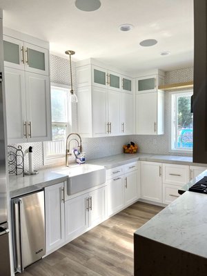 Custom Cabinetry & Cabinetry Remodels - Our goal is to turn your Dream Kitchen into a reality. Working alongside you,
we will not finish until you're truly satisfied.