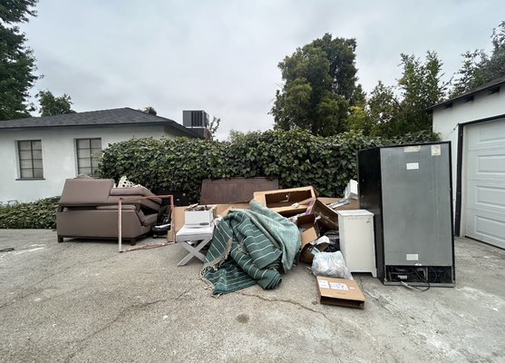 Garage Clean-out - This home owner completely cleaned-out their garage and got rid off old junk, Giving them their garage space back! Garage Clean-out - This home owner completely cleaned-out their garage and got rid off old junk, Giving them their garage space back!