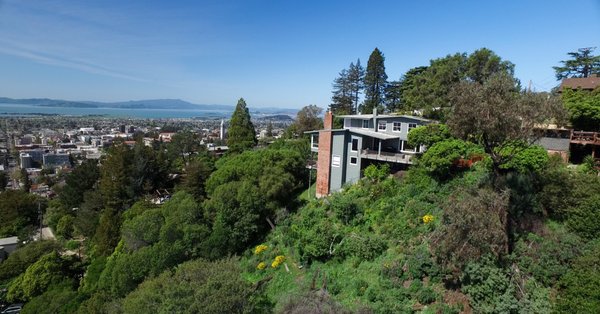 CALIFORNIA REAL ESTATE AERIALS - Aerial Photography and videography of a wonderful home in the Berkeley hills over looking the iconic Bay area of California. CALIFORNIA REAL ESTATE AERIALS - Aerial Photography and videography of a wonderful home in the Berkeley hills over looking the iconic Bay area of California.