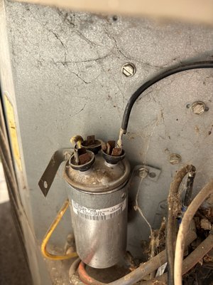 AC Capacitor Replacement - The customer's compressor stopped running just because of this capacitor that almost exploded.