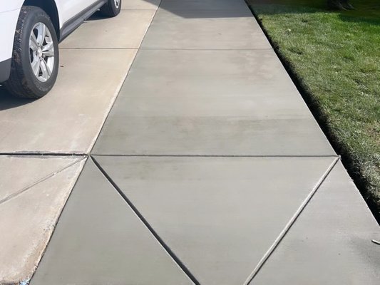 concrete patio,sidewalk & driveway extension - Complete wrap around for this home with a nice broom finish . concrete patio,sidewalk & driveway extension - Complete wrap around for this home with a nice broom finish .