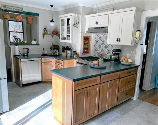 SILESTONE kitchen tops! - This kitchen was a full remodel and the customer wanted that "Soapstone" look. We installed a Quartz top that looks like soapstone without all the maintenance and up keep.