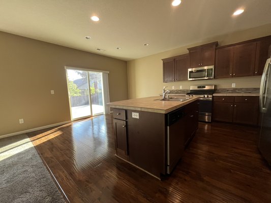 Move outs - Moving out? We handle the deep cleaning so you can leave your space spotless and stress-free.