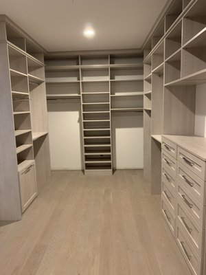 Walk-in Closets - Whether you are looking for custom walk-in closets, reach-in closets, a home office, a customized laundry room or help in any other area of your home, our expert designers and closet installers can help.