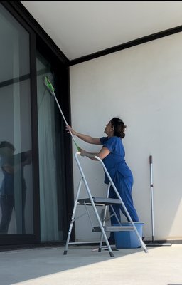 Window cleaning - inside window cleaning ans some outside Window cleaning - inside window cleaning ans some outside