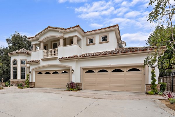 Bent Oak - Bent Oak: luxury 2-story accommodations. Bent Oak - Bent Oak: luxury 2-story accommodations.