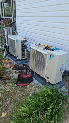 Invertor unit installation - Customer was complaining the old exist Ac unit makes a loud noise right under the window of the bedroom. We offered them to install the new daikin inverter unit.
