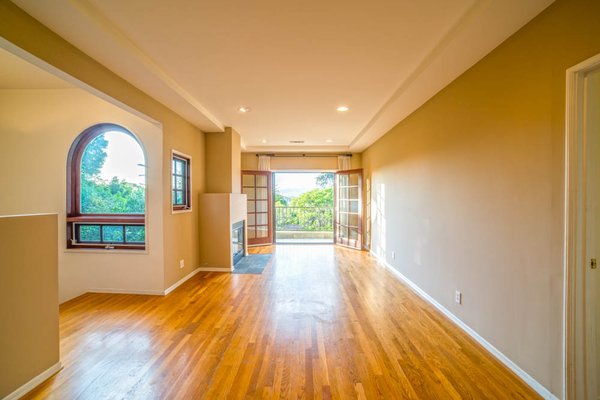 816 Hyperion - A newly remodeled house multi story for sale in Silverlake 816 Hyperion - A newly remodeled house multi story for sale in Silverlake
