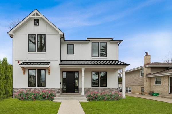 Home in Park Ridge - A mid-century home with bespoke finishes and a modern twist.