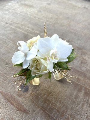 Will you be my date? - Examples of our work for prom, dances, and any other occasion you need wearable flowers. We're here for all your corsage, boutonniere, comb, and flower crown needs. Will you be my date? - Examples of our work for prom, dances, and any other occasion you need wearable flowers. We're here for all your corsage, boutonniere, comb, and flower crown needs.