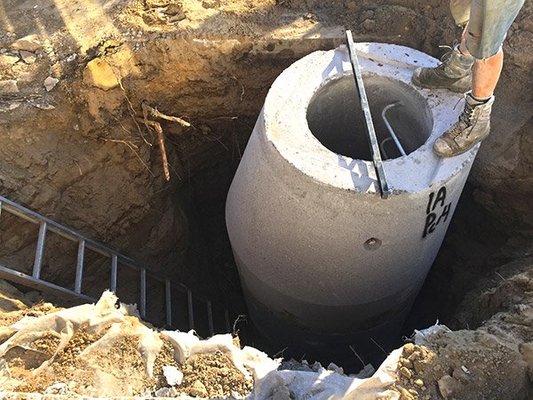 Manhole Installation Toronto - Absolute Draining and Plumbing contractors are licensed plumbers with years of experience completing residential and commercial plumbing projects of various complexity and scale. Contact our plumbers for professional plumbing work with a workmanship guarantee!
