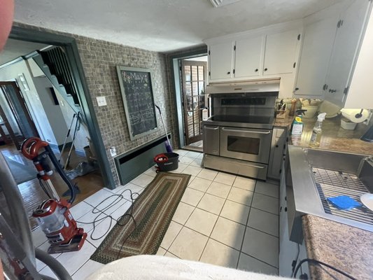 Deep cleaning - Deep cleaning wiping of walls trim windows dusting and more Deep cleaning - Deep cleaning wiping of walls trim windows dusting and more