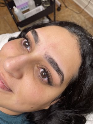 Lash set - A classic set is the most basic technique in lash extensions and usually the first technique lash artists learn. In this method, only a single extension is applied to each natural lash. This generally results in a more natural look.