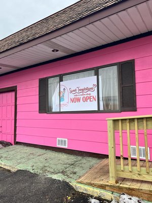 Our Bakery Just OPENED! 😍🍰 - You can't imagine how excited we are to share that Sweet Temptations by Arlene opens its doors to the public with a lot to offer, because we will not only have the cakes that you like so much, but I wanted to add many more things to the menu. Look for a beautiful pink store located at 2095 Broadway Sloan, NY 14212
Come and have a delicious coffee or frappe with your cupcake, or a treat from our new menu, and for those who crave something savory, a delicious brunch. We look forward to seeing you and always grateful for the unconditional support that our family receives. Our Bakery Just OPENED! 😍🍰 - You can't imagine how excited we are to share that Sweet Temptations by Arlene opens its doors to the public with a lot to offer, because we will not only have the cakes that you like so much, but I wanted to add many more things to the menu. Look for a beautiful pink store located at 2095 Broadway Sloan, NY 14212
Come and have a delicious coffee or frappe with your cupcake, or a treat from our new menu, and for those who crave something savory, a delicious brunch. We look forward to seeing you and always grateful for the unconditional support that our family receives.