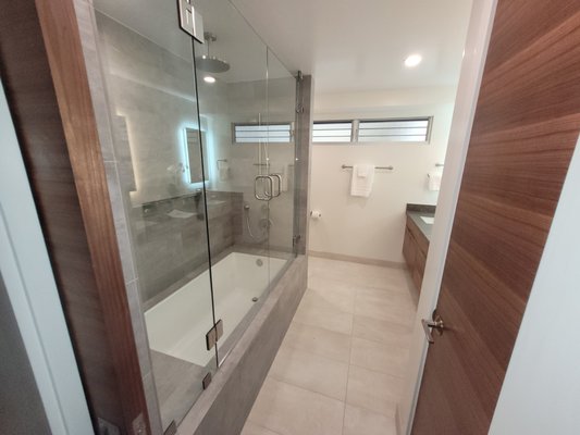 Condo Remodel - Full gut of unit and put back to a elegant unit. 2 new bathrooms and kitchen. Call today for free estimate.