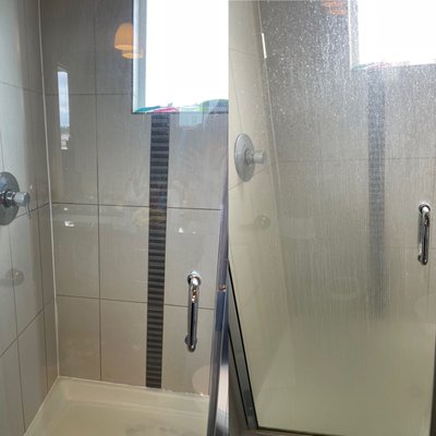 6 hour deep cleaning for 3 bed 3 bath Bellevue home. - A family who has never booked with a professional cleaning service hired us too deep clean and organize their home. They paid for 6 hours of total cleaning services. After organizing their kitchen, deep cleaning their shower and fridge. And using al the tricks we had their first experience with a home cleaning company was next to perfect :)