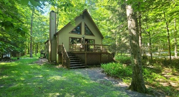 Another SOLD House! - This cute gem is nestled in the woods yet surrounded by many amenities and has no HOA's! Another SOLD House! - This cute gem is nestled in the woods yet surrounded by many amenities and has no HOA's!
