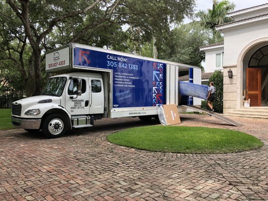 White Glove Moving - In the world of moving, the term ‘white glove’ isn’t just a phrase – it’s a promise of meticulous care and exceptional service. At POWERLOADERS , we understand that moving isn’t just about transporting items; it’s about moving your world with precision and care. That’s why our white glove movers are more than just movers; they are skilled professionals dedicated to handling your possessions with the utmost respect and attention.