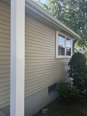 Dorchester Vinyl Siding Certainteed - Stripped old aluminum siding. Installation of 3/8" insulation and new Certainteed "Main Street" vinyl siding + aluminum wrap on all windows. All set and done in 4 days.
