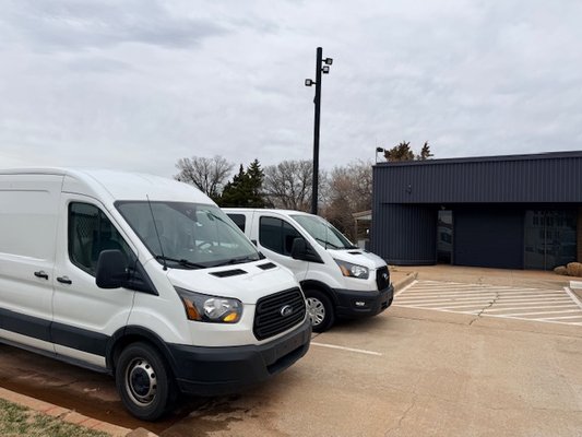 2 of 6 trucks - Quick collaboration with a couple of our certified technicians before starting the day.