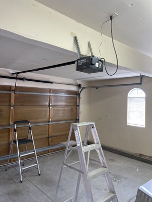 Garage Door Opener Replacement - We Offer Garage Door Openers Repair & Replacements. We Work With Verity Off The Leading Brands In The Market.