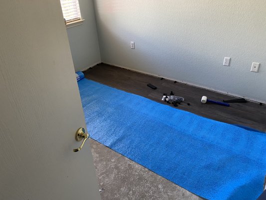 Flooring installation - Removing d carpet and install vinyl flooring