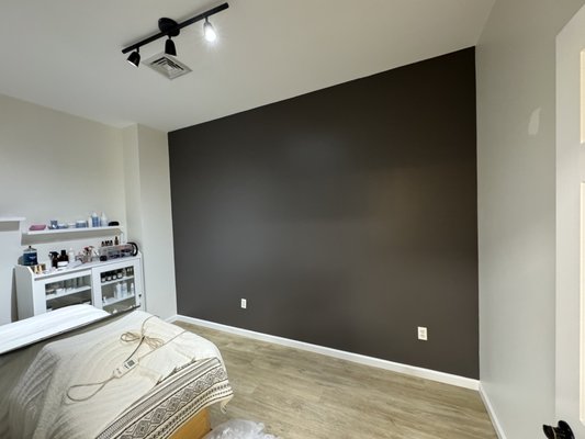 Accent Wall Painting, Clean & Modern Finish - Clean and modern accent wall painting with sharp lines and smooth finish.

I carefully prep the space, protect all surfaces, and deliver perfectly straight edges with no mess.

From neutral tones to bold colors, I help create a clean, professional look that transforms the entire room.

Reliable, detail-focused service every time.