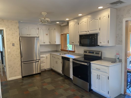 Lake House Refresh - This paint project was recently done on an older home on a lake; our professional team of painters transformed this dark oak kitchen into a beautiful & contemporary light, bright and white one. Lake House Refresh - This paint project was recently done on an older home on a lake; our professional team of painters transformed this dark oak kitchen into a beautiful & contemporary light, bright and white one.