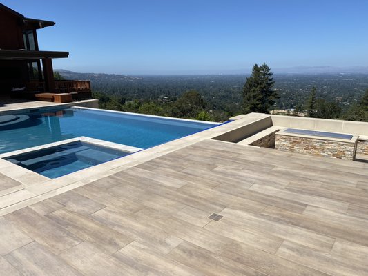 Over looking silicon valley - Vanishing edge swimming pool in Los Gatos built and designed by Alderland located in Walnut Creek