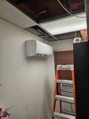 HIGHLIGHTS - There is a group of photos that are highlighted of some of the stuff we offer here at Arizaz heating and cooling feel free to reach out for all your residential and commercial needs. We also do mini splits manufacture homes we specialize in ductwork modifications. Feel free to reach out.