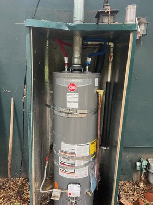 Water Heaters - 𝐑𝐞𝐥𝐢𝐚𝐛𝐥𝐞 𝐡𝐨𝐭 𝐰𝐚𝐭𝐞𝐫, 𝐢𝐧𝐬𝐭𝐚𝐥𝐥𝐞𝐝 𝐫𝐢𝐠𝐡𝐭.
From standard tank replacements to energy-efficient tankless systems, we provide clean, code-compliant installs that keep your home running comfortably. Each unit is carefully selected for performance and longevity-because cold showers just aren't an option. Water Heaters - 𝐑𝐞𝐥𝐢𝐚𝐛𝐥𝐞 𝐡𝐨𝐭 𝐰𝐚𝐭𝐞𝐫, 𝐢𝐧𝐬𝐭𝐚𝐥𝐥𝐞𝐝 𝐫𝐢𝐠𝐡𝐭.
From standard tank replacements to energy-efficient tankless systems, we provide clean, code-compliant installs that keep your home running comfortably. Each unit is carefully selected for performance and longevity-because cold showers just aren't an option.