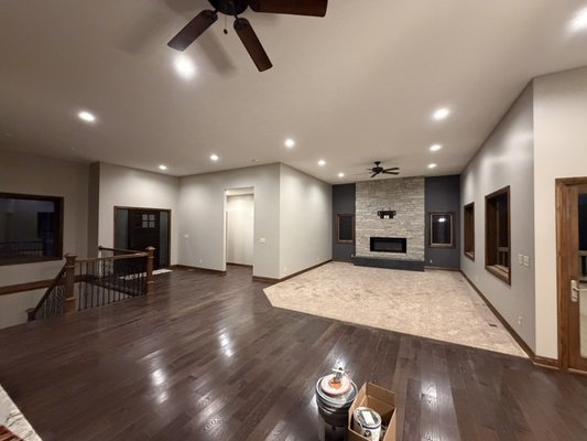 Hause repaint - This was a fully repaint Hause we use high quality paint from Sherwin Williams it took us a week to complete this Amazing hause in Lincoln NE 
Wall color is amazing gray from Sherwin Williams and accent color it’s back pepper