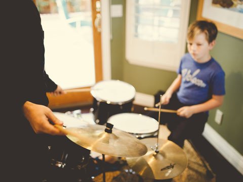 Drum Lessons in your OC Home or Virtual - Learn to play drums from the pros. Dexter Music provides private drum lessons in your home or virtually for extra Covid safe. For beginner, intermediate and advanced players. Drum lessons in Orange County and Long Beach, California areas. Kids drums lessons, teens and adults.