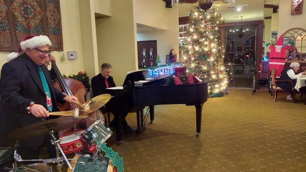 CELEBRATING THE HOLIDAYS - The Oaks of Pasadena celebrates each holiday season with several special events for our residents, family and friends. It's part of what has made our senior living community a very special place, since 1981! CELEBRATING THE HOLIDAYS - The Oaks of Pasadena celebrates each holiday season with several special events for our residents, family and friends. It's part of what has made our senior living community a very special place, since 1981!