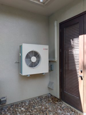 Garage/workshop ductless - Installed a two-ton ductless heat pump system in a 2.5 car garage.