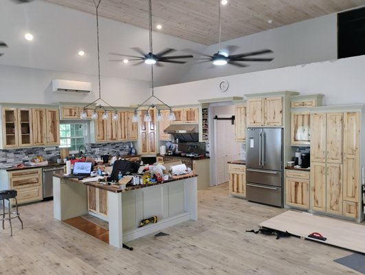 New kitchen build! - This kitchen build was in a new house. All was built on location. Material was 3/4 birch plywood for cabinet boxes. 1/2 ply for the drawers, all were dovetailed. Rough cut hickory boards plained/ jointed to make raised panel doors and drawer fronts. I can build this for you. Give me a call (601)596-7378 ask for Sonny!