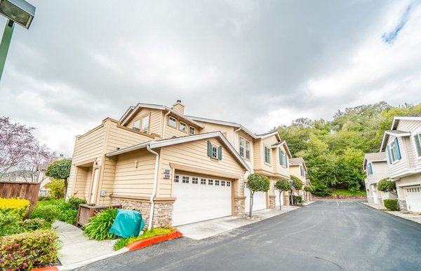 Listing: 10747 Craigtown Ln, Dublin - A stunning move-in-ready condo in a quiet and well-maintained neighborhood of California Highlands with an amazing hills view! #realestate #realtor #dublin #bayarea