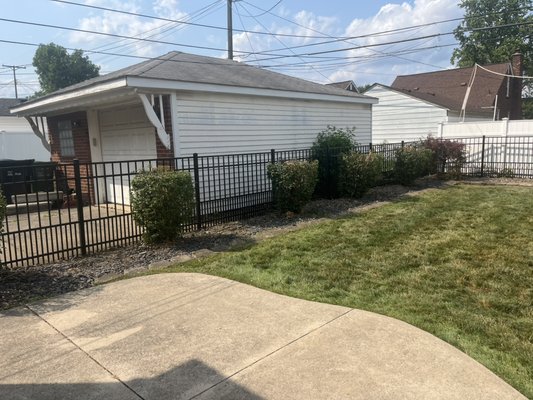 Aluminum fence - Installed a puppy style aluminum fence with an 8ft double gate!