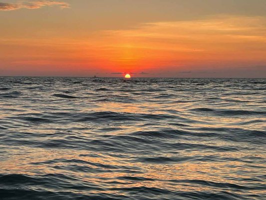 Sunset Tour - What makes a better night to remember than a cool breeze, the lighting on the skyway bridge, and the sun setting on another beautiful St. Pete day. This cruise is perfect for celebrating an anniversary, a first date she’ll never forget, or just spending time with family & friends. This 2 hour cruise can be as customized as you like, so sit back, relax, have a glass of wine and enjoy the very best Florida has to offer.

Perfect For
✓ Family
✓ Friends
✓ New Friends
✓ Romance
✓ Solo
