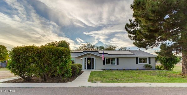 SOLD 1726 S 176TH Avenue - This adorable home was completely renovated in 2004! 4 bedrooms with one of the rooms being a perfect mother-in-law suite or guest quarters. Split floorpan. 3 bathrooms and a large, covered patio looking out to your beautiful trees, pasture & garden area just waiting for your winter vegetables!