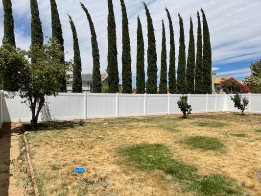 Vinyl Fence - What a change! Before and after pictures… Absolutely beautiful!