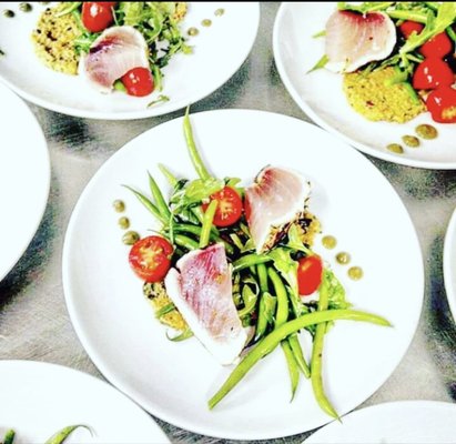 Tuna sashimi with green beans,cherry tomatoes and pistachio purée - Tuna sashimi with green beans,cherry tomatoes and pistachio purée