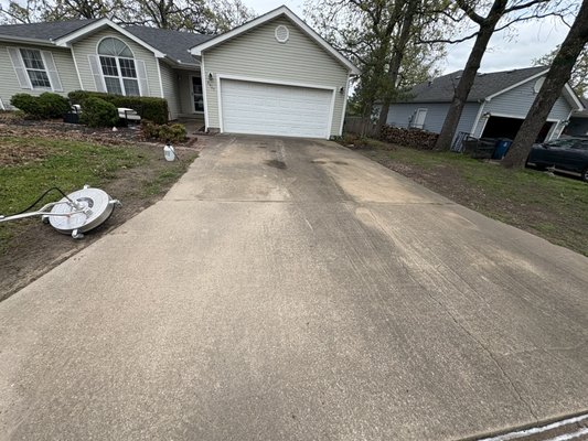 Surface cleaning of customers driveway and walkway - Customer called and needed driveway and walkway cleaned to eliminate so much dirt being tracked into their house. Surface cleaning of customers driveway and walkway - Customer called and needed driveway and walkway cleaned to eliminate so much dirt being tracked into their house.