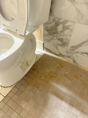 Cleaning bathroom - Professional bathroom deep cleaning service. We thoroughly cleaned and sanitized the entire bathroom, including the shower, bathtub, toilet, sink, mirrors, floors, and other surfaces. We removed built-up dirt, soap scum, and grime, leaving the bathroom fresh, clean, and sparkling. Cleaning bathroom - Professional bathroom deep cleaning service. We thoroughly cleaned and sanitized the entire bathroom, including the shower, bathtub, toilet, sink, mirrors, floors, and other surfaces. We removed built-up dirt, soap scum, and grime, leaving the bathroom fresh, clean, and sparkling.