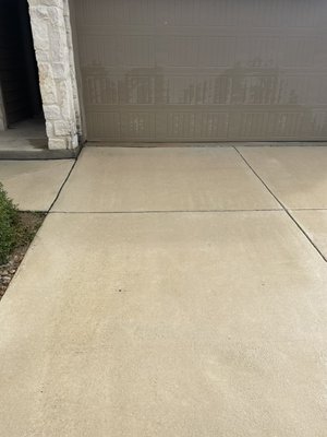 Driveway and sidewalk cleaning - 500sqft of driveway and sidewalk cleaning Driveway and sidewalk cleaning - 500sqft of driveway and sidewalk cleaning