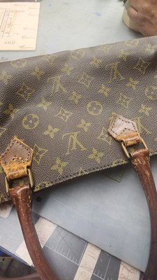 **Luxury Gucci Vintage Bag Restoration Services: Handles, Zipper Repair, Cleaning, and Protection by #SandysShoeRepair.** - I specialize in rejuvenating vintage Luxury bags to their former glory, from meticulous handle and zipper repairs to thorough cleaning and long-lasting protection.
Trust #SandysShoeRepair to breathe new life into your timeless pieces, preserving their beauty for years to come. **Luxury Gucci Vintage Bag Restoration Services: Handles, Zipper Repair, Cleaning, and Protection by #SandysShoeRepair.** - I specialize in rejuvenating vintage Luxury bags to their former glory, from meticulous handle and zipper repairs to thorough cleaning and long-lasting protection.
Trust #SandysShoeRepair to breathe new life into your timeless pieces, preserving their beauty for years to come.