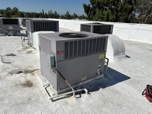 San Dimas, CA: Bryant Rooftop Package Unit Replacement & Installation. - Tenant called us that his commercial rooftop unit was not working and cooling his office.
After our free troubleshooting, we shows him video of the results. Unfortunately, his compressor was was bad and he decided to upgrade the equipment.
He decide to replace his unit and we managed to change it the same day. We work fast for our customers! San Dimas, CA: Bryant Rooftop Package Unit Replacement & Installation. - Tenant called us that his commercial rooftop unit was not working and cooling his office.
After our free troubleshooting, we shows him video of the results. Unfortunately, his compressor was was bad and he decided to upgrade the equipment.
He decide to replace his unit and we managed to change it the same day. We work fast for our customers!